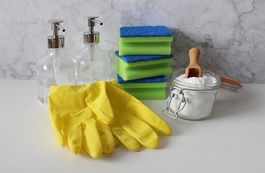 cleaning gloves and scrubs: how to organize your house